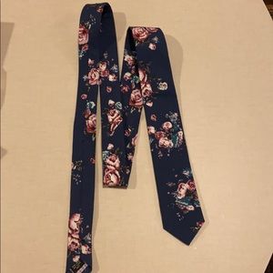 Skinny floral tie